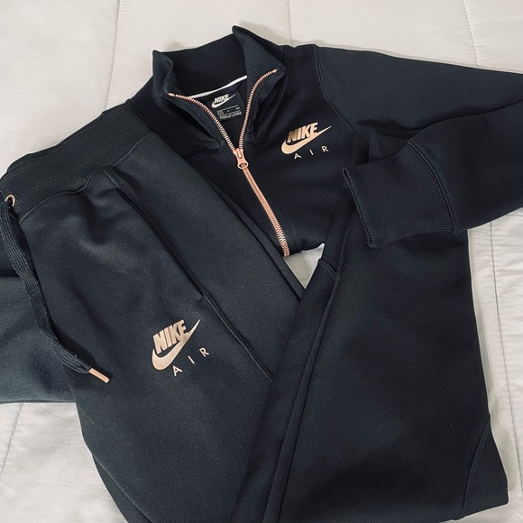 Nike Air Tracksuit SET - Picture 1 of 10